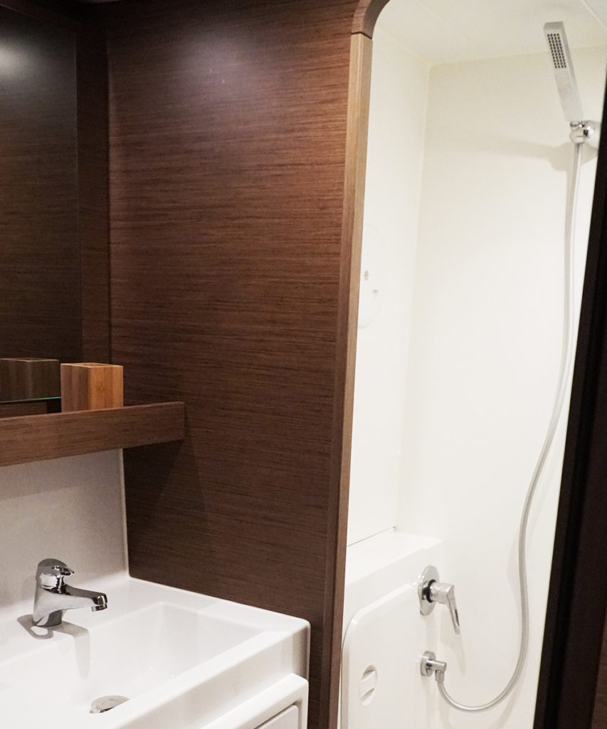 Aft Bathroom Shower - CruiseNautic - Lagoon 42